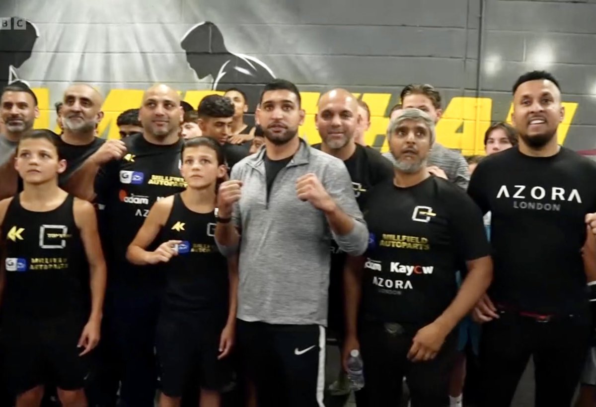 andrewpakes_'s tweet image. Brilliant to have @amirkingkhan join us in Peterborough today to celebrate the new home for Top Yard School of Boxing in Queensgate.
Amazing work by Bilal & team at the club. A real asset for our city.