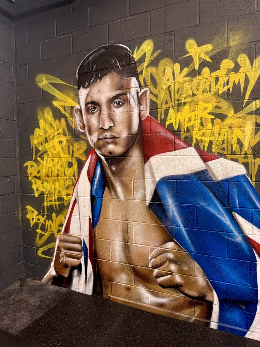 andrewpakes_'s tweet image. Brilliant to have @amirkingkhan join us in Peterborough today to celebrate the new home for Top Yard School of Boxing in Queensgate.
Amazing work by Bilal & team at the club. A real asset for our city.