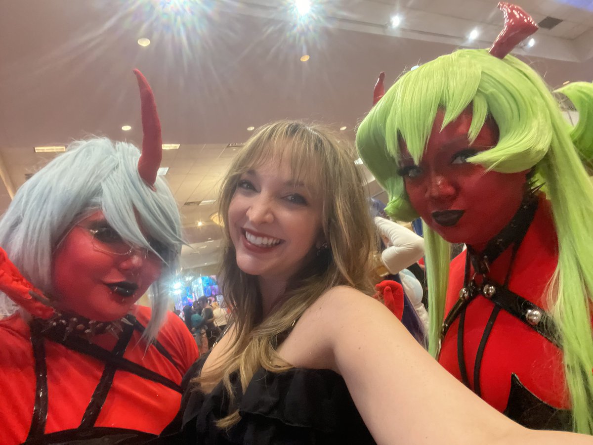 RyanBartley's tweet image. My first con since the dub started …Day. Made. 😭🙌 I love you guys so so much! Thank y’all for the support!! We are gunna try our best to make y’all proud!! Holy cow - I can already tell - Panty & Stocking fans are the absolute best!!!!
xoxo 😘💋😈
#NewPSG #PantyAndStocking…