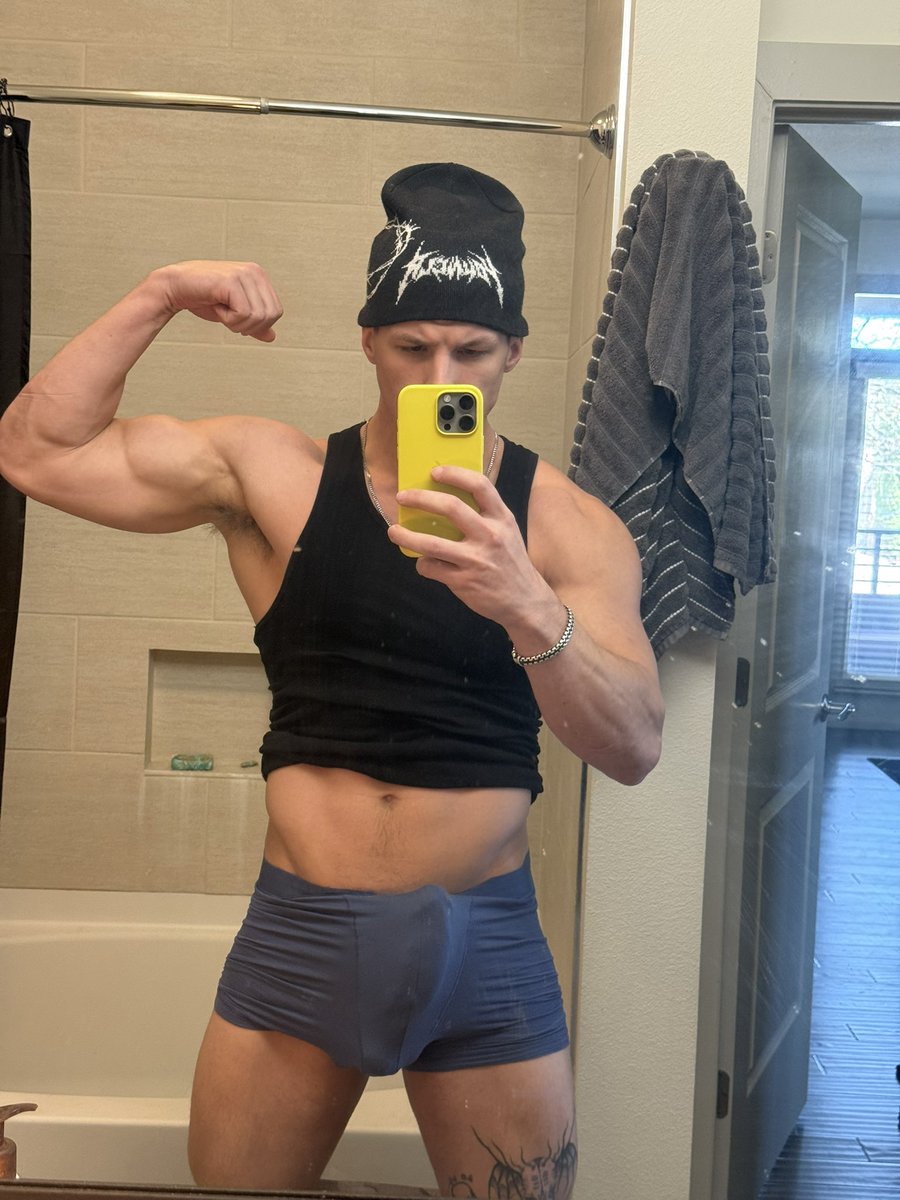 DudsChave's tweet photo. only say hi if you are 🏳️‍🌈 https://t.co/WyObhry5Ii