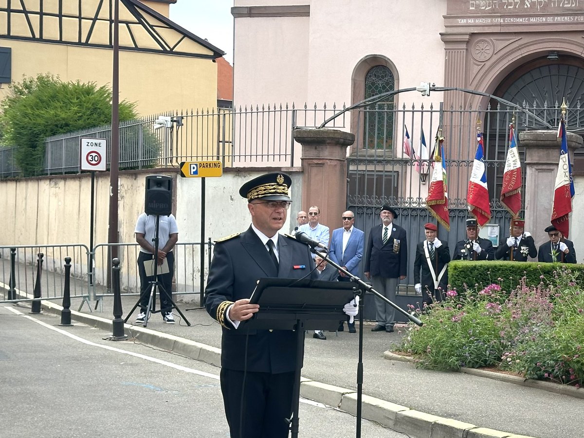 Prefet68's tweet image. 🇫🇷 Journée nationale à la mémoire des victimes des crimes racistes et antisémites de l’État français et d’hommage aux "Justes"
De 1940 à 1944, 76 000 Juifs, dont 11 400 enfants, furent déportés de France.
Ce dimanche 20 juillet à Colmar, Emmanuel Aubry, préfet du Haut-Rhin, a…