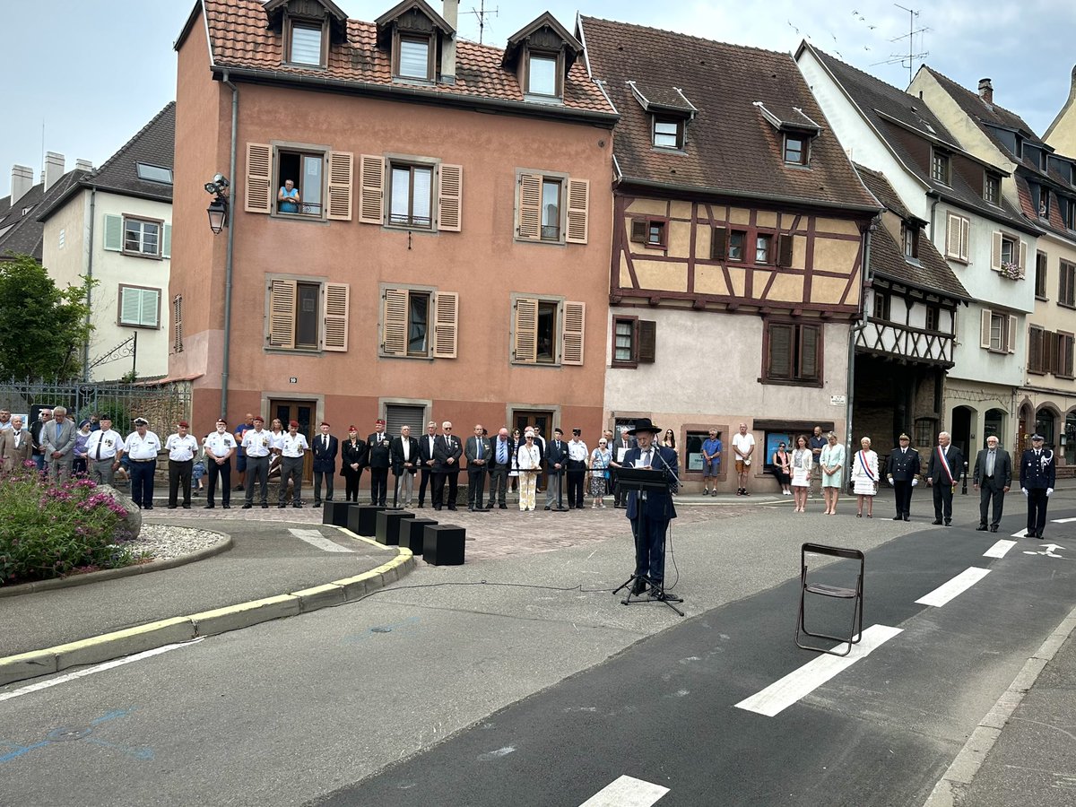 Prefet68's tweet image. 🇫🇷 Journée nationale à la mémoire des victimes des crimes racistes et antisémites de l’État français et d’hommage aux "Justes"
De 1940 à 1944, 76 000 Juifs, dont 11 400 enfants, furent déportés de France.
Ce dimanche 20 juillet à Colmar, Emmanuel Aubry, préfet du Haut-Rhin, a…