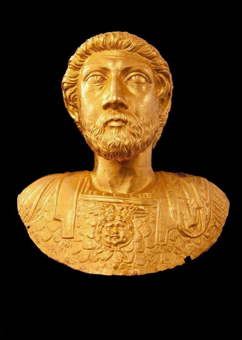 archaeologyart's tweet image. Bust of Marcus Aurelius, Roman, 161–180 AD, crafted in gold, measuring 13 1/8 × 11 5/8 inches. Currently displayed at Site et Musée romains d’Avenches et Musée cantonal d’archéologie et d’histoire.