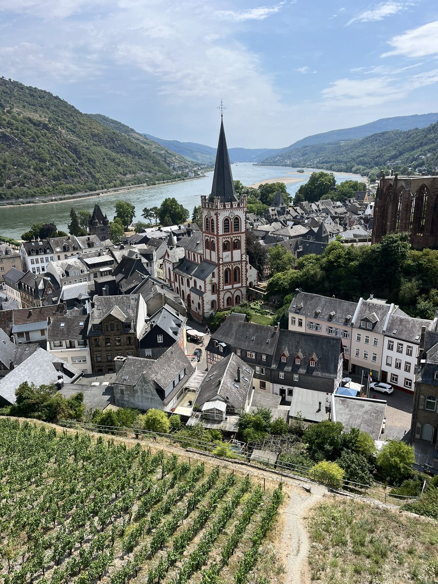 Victor Hugo derki “Bacharach “için  Dünyanın en güzel Kasabası …
Evet dediği gibi harika nir Ren Nehri kasabası ..