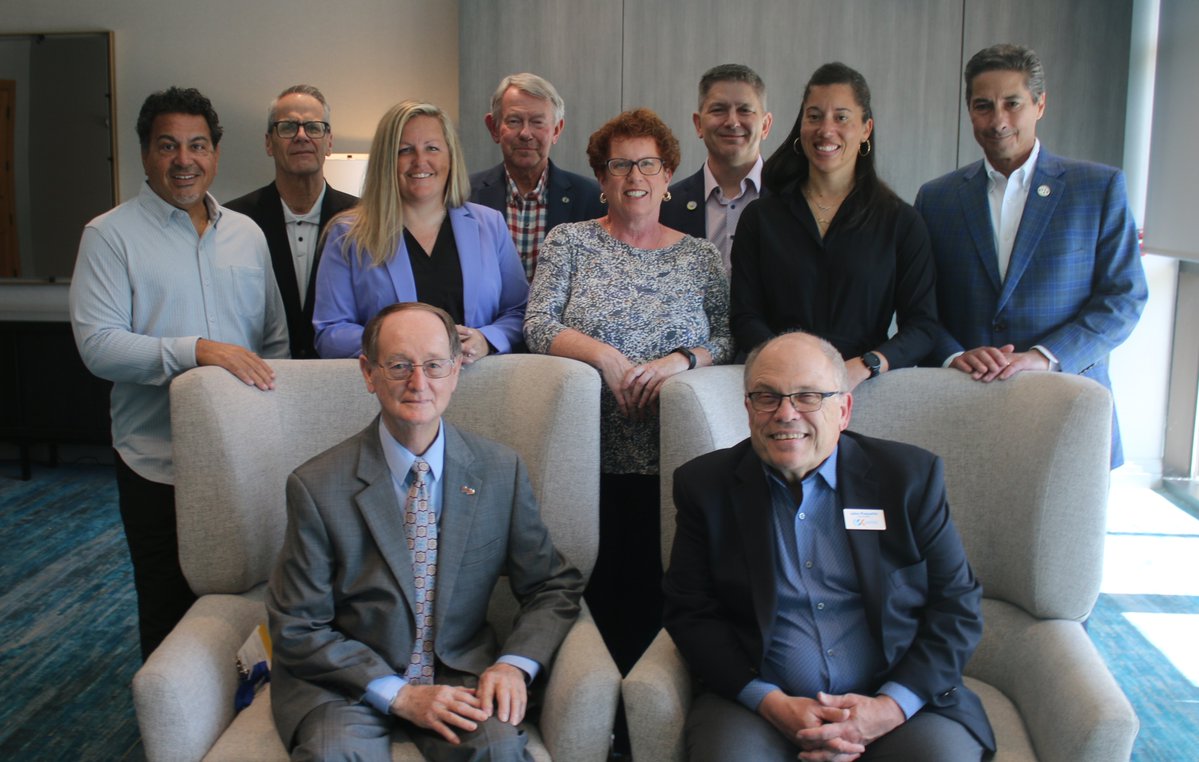 RobCarolla's tweet image. A month after it happened, but continues to be an honor to be part of this esteemed group of Past Presidents of @CollSportsComm and enjoyed getting together with them again in 2025 in Orlando. #CoSIDA