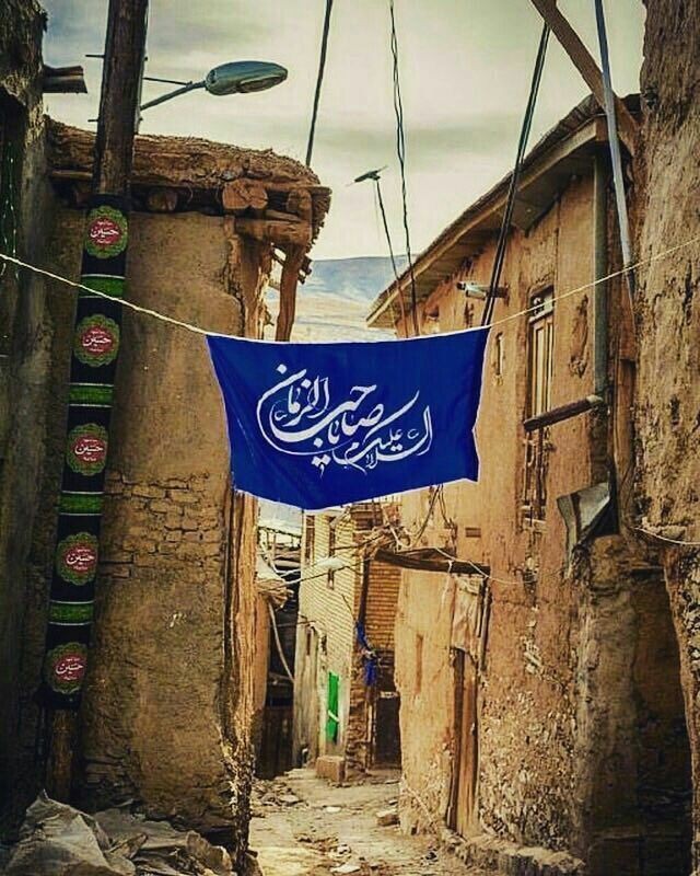 Yamolaali_0's tweet image. بدون پدر راهی شدن تو کوچه پس کوچههای تاریک دنیا، احمقانهترین کاری هست که بچه میتونه انجام بده... ادرکنا یا ابانا