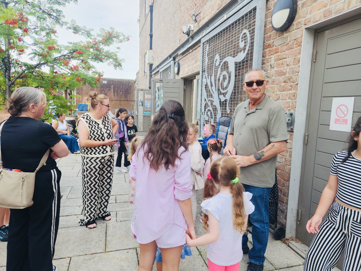 WalkFlorrie's tweet image. Special thank you to everyone who attended & took part in The Magical History Tour from @TheFlorrie yesterday
Thank you for making it a fantastic event community event, smiles on face was it was all about. Special mention to @TomCalderb92636 for his unique take on everything…