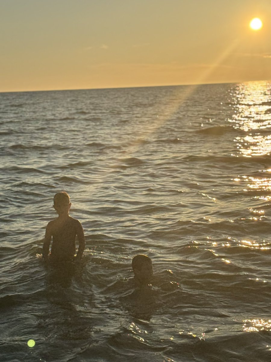 CoachSamz's tweet image. Lucky to have been born and raised on the shores of Lake Michigan and to share memories with my wife and boys a place like this #PureMichigan