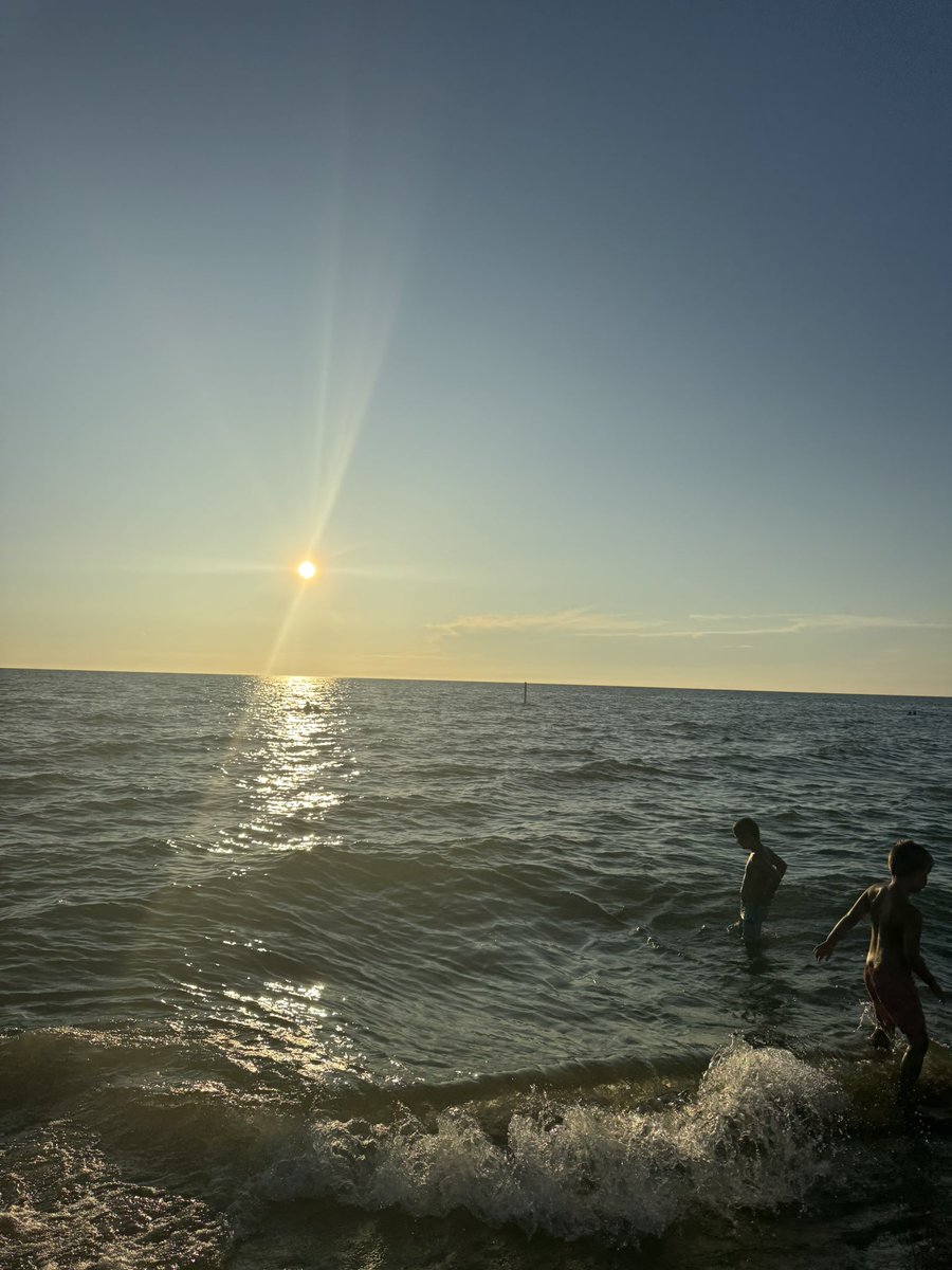 CoachSamz's tweet image. Lucky to have been born and raised on the shores of Lake Michigan and to share memories with my wife and boys a place like this #PureMichigan