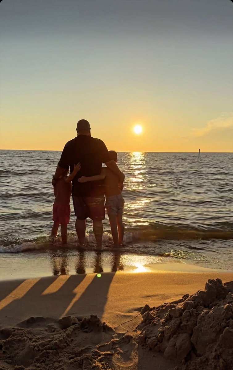 CoachSamz's tweet image. Lucky to have been born and raised on the shores of Lake Michigan and to share memories with my wife and boys a place like this #PureMichigan