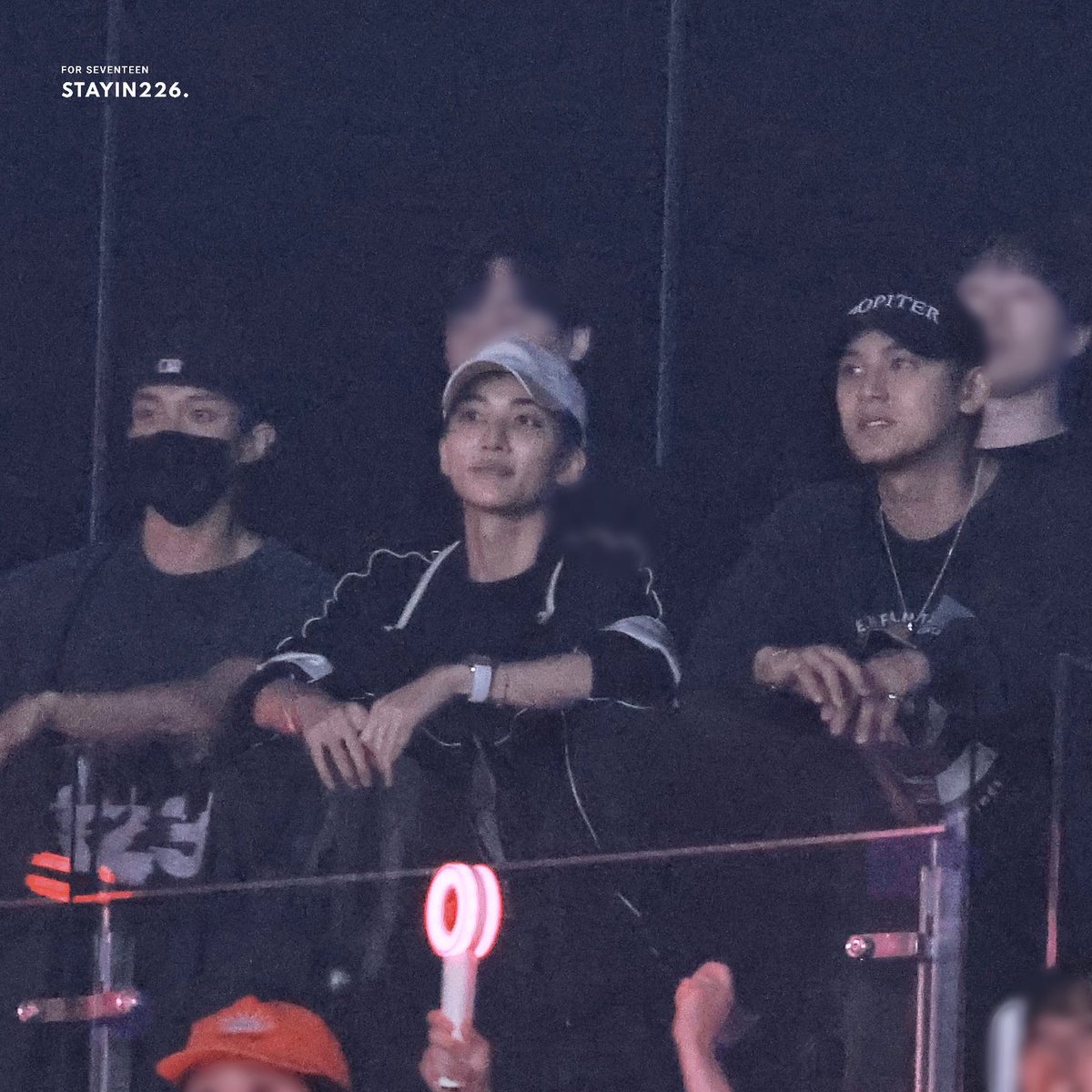 20250720 트와이스 콘서트💙
오늘 트와이스 콘서트에 같이 갔네용~
우리 쫑쫑이가 왜 또 살이 빠진 것 같지?🥺🤏🏻

#정한 #윤정한 #ジョンハン #민규 #김민규 #ミンギュ #도겸 #이석민 #ドギョム #세븐틴
#SEVENTEEN #JEONGHAN #MINGYU #DK