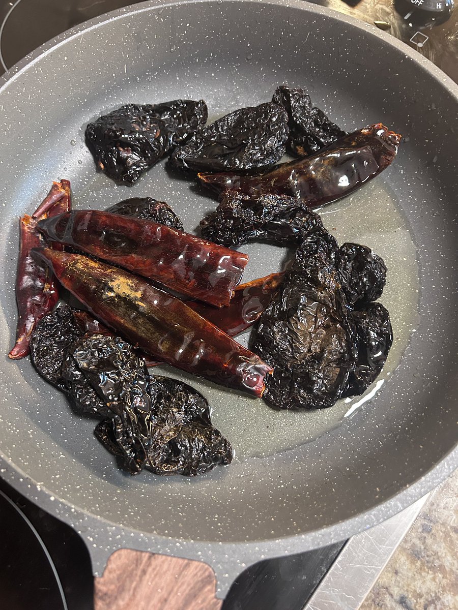 TXzachTX's tweet image. Mole for the birria 😋
Smoked and seared the tritip, going in the Dutch oven. Hopefully done in time for dinner