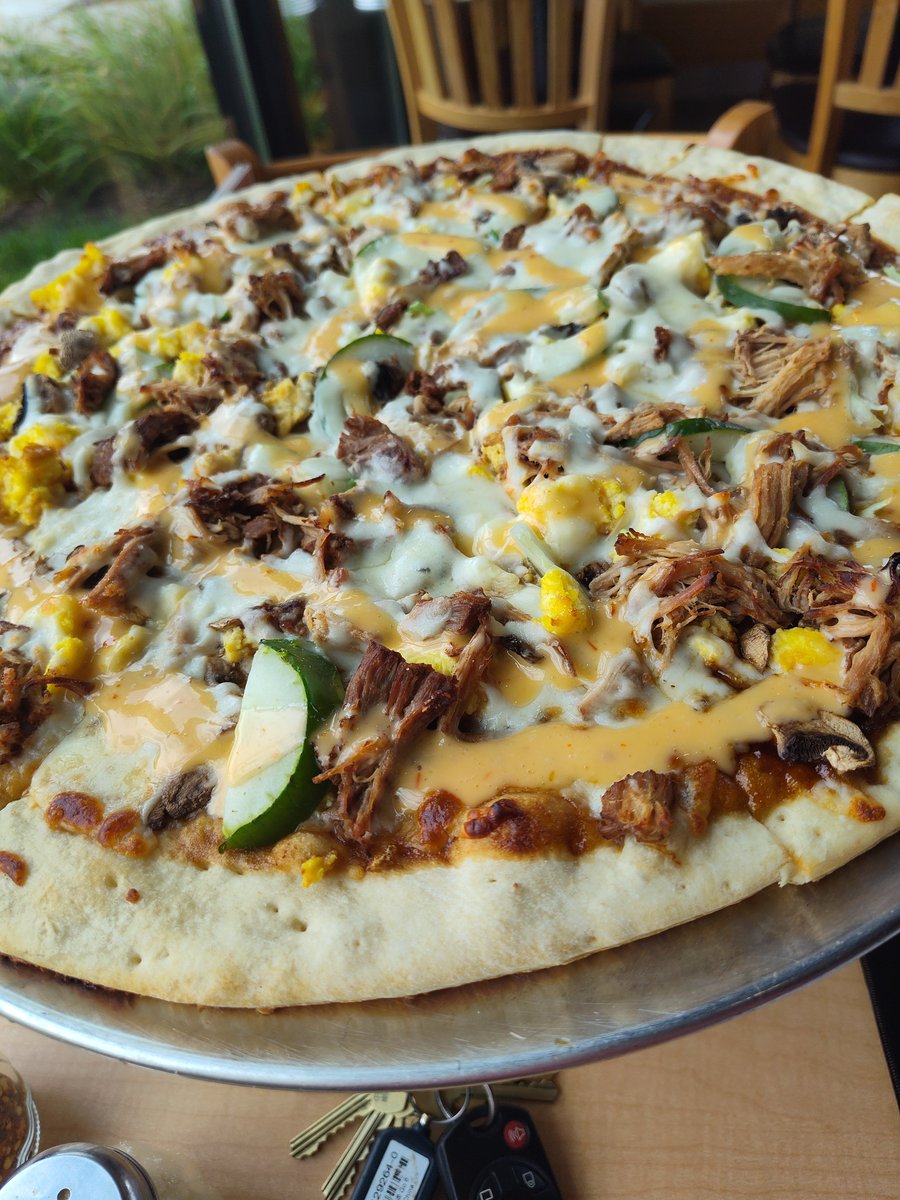 TheMRR7's tweet image. Closing out the AAU season with pizza from my Favorite Pizza place in Iowa, my Favorite Asian-Inspired Pizza place, &amp;amp; my Overall Favorite New (to me) Restaurant of 2020, Fong&apos;s Pizza in Des Moines.  Today I went with the Moo Shu Pork Pizza (shredded pork, moo Shu sauce,…