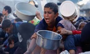 الفترة الغثائية

قال رسول الله ﷺ : 
"يوشك الأمم أن تداعى عليكم ..
فقال قائل: ومن قلة نحن يومئذ؟
قال: بل أنتم يومئذ كثير ولكنكم غثاء كغثاء السيل
ولينزعن الله من صدور عدوكم المهابة منكم..

نعوذ بالله من هذه الحال
كثرة أعداد بلا فائده

أنقذوا إخوانكم
 #غزه_تموت_جوعاً