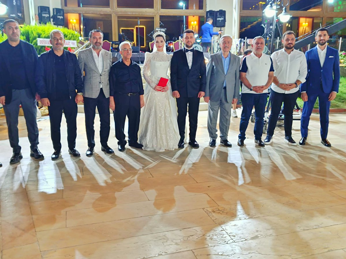Zülfü DEMİRBAĞ (@zulfudemirbag23) on Twitter photo Merve Tekay ve Erkan Dinç’in düğün törenine katılarak mutluluklarına şahitlik ettik.
Rabbim'den iki genç kardeşimize bir ömür boyu mutluluklar diliyorum.
<a href="/RTErdogan/">Recep Tayyip Erdoğan</a>
<a href="/abuyukgumus/">Ahmet Büyükgümüş</a>
<a href="/al/">َ</a> Merve Tekay ve Erkan Dinç’in düğün törenine katılarak mutluluklarına şahitlik ettik.
Rabbim'den iki genç kardeşimize bir ömür boyu mutluluklar diliyorum.
<a href="/RTErdogan/">Recep Tayyip Erdoğan</a>
<a href="/abuyukgumus/">Ahmet Büyükgümüş</a>
<a href="/al/">َ</a>