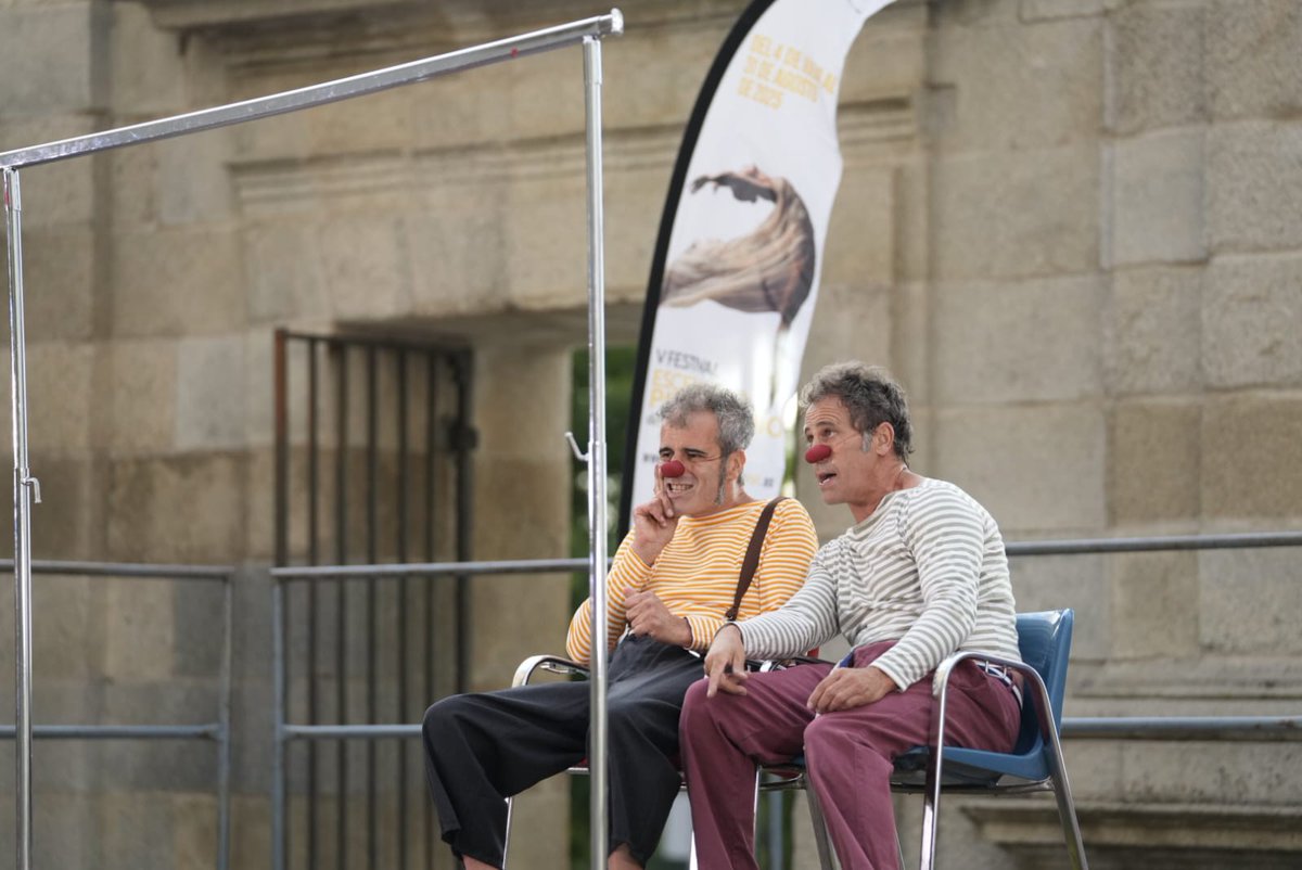 Escenario Patrimonio CyL (@escenariocyl) on Twitter photo 🎭 Bajo la majestuosa Puerta de La Reina, en el Real Sitio de San Ildefonso (Segovia), Dada Claun hizo reír al numeroso público con 'Loucost': una imaginativa fusión de teatro y clown, en <a href="/EscenarioCyl/">Escenario Patrimonio CyL</a>
ℹ️escenariopatrimoniocyl.es
Organiza <a href="/jcyl/">Junta de Castilla y León</a>
<a href="/CyLEsVida/">Turismo Castilla y León</a>
<a href="/RealSitio/">RSdeSanIldefonso</a> 🎭 Bajo la majestuosa Puerta de La Reina, en el Real Sitio de San Ildefonso (Segovia), Dada Claun hizo reír al numeroso público con 'Loucost': una imaginativa fusión de teatro y clown, en <a href="/EscenarioCyl/">Escenario Patrimonio CyL</a>
ℹ️escenariopatrimoniocyl.es
Organiza <a href="/jcyl/">Junta de Castilla y León</a>
<a href="/CyLEsVida/">Turismo Castilla y León</a>
<a href="/RealSitio/">RSdeSanIldefonso</a>