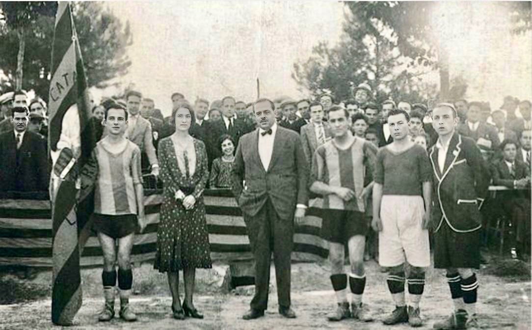 jccalbet's tweet photo. A l’inici de la Guerra Civil el Barça era considerat un Club republicà i catalanista. El 6 d’agost de 1936, avui fa 89 anys, el President del Barça va ser aturat per una milícia a la serra de Guadarrama i va ser afusellat allà mateix amb els seus acompanyants
Recordeu el seu nom? https://t.co/OGEoqYutqt