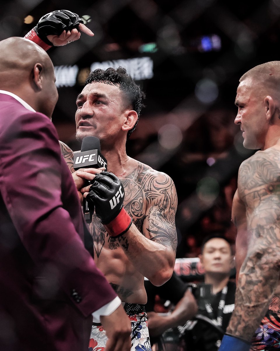 Full_Violence's tweet image. Favorite moment of the night: Max Holloway felt the crowd wasn’t showing Dustin enough love, so he hopped back on the mic and made sure they did. Like Dustin said… Max is one of the good guys. Such a G.