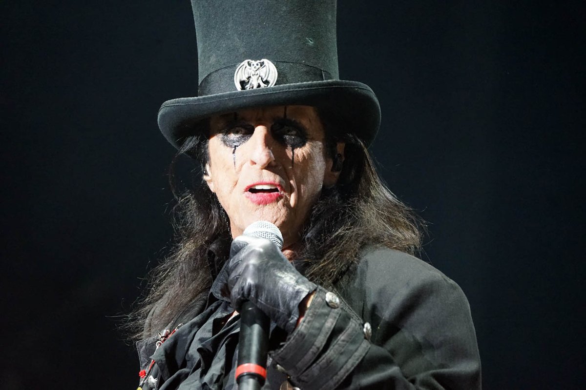 „Lieder am See“ 2025: Rock, Sonne, Gänsehaut
Von Schock-Rock bis Funk-Explosion – „Lieder am See“ bringt Generationen zum Feiern

futureconcepts.de/presseinfos/li…