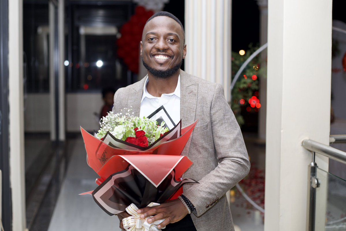 bentique3's tweet image. Love is a sweet gifting surely my bro @kay_yonah ask the major question and she said Yes 🙌. 🥰🥰🥰
Congra Congra bro 😎