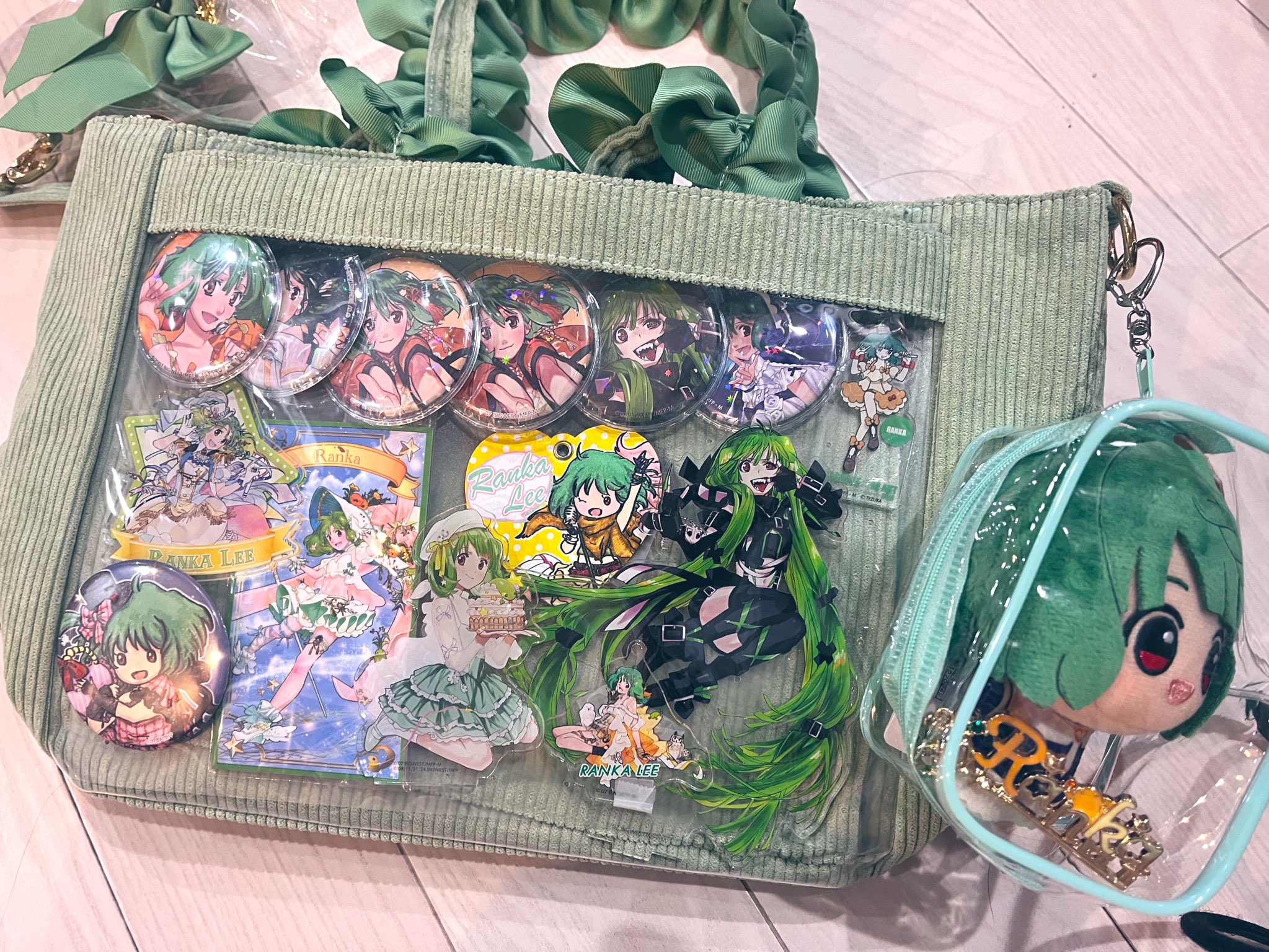マクロスF なつかし画廊10年経ったらこうなった缶バッジセット アルト Amazon.co.jp: 缶バッジ シェリルノーム シェリル 早乙女アルト