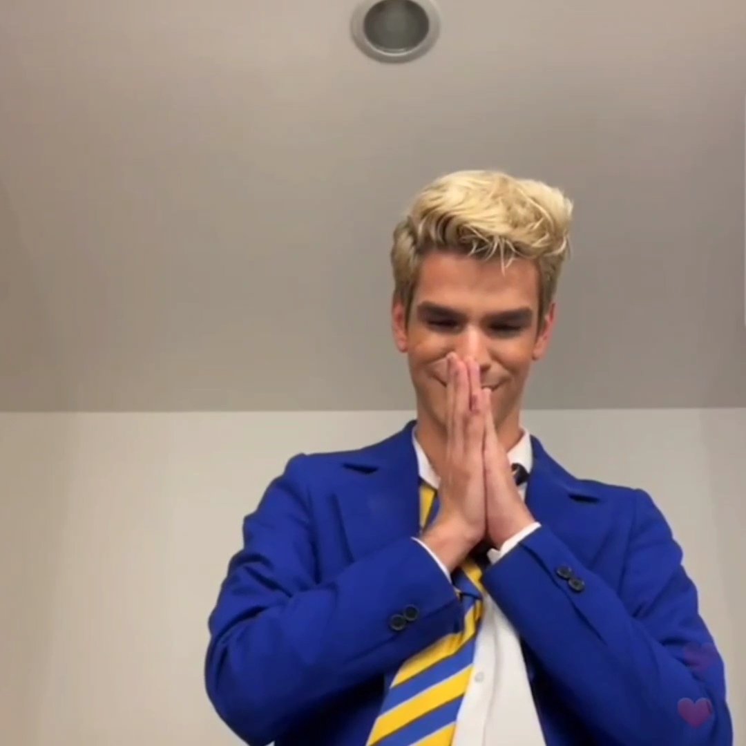 no les pasa que están normales y después se acuerdan que nelson se va a fin de mes a shanghái china por un mes y medio a hacer teatro musical en su primera producción en inglés