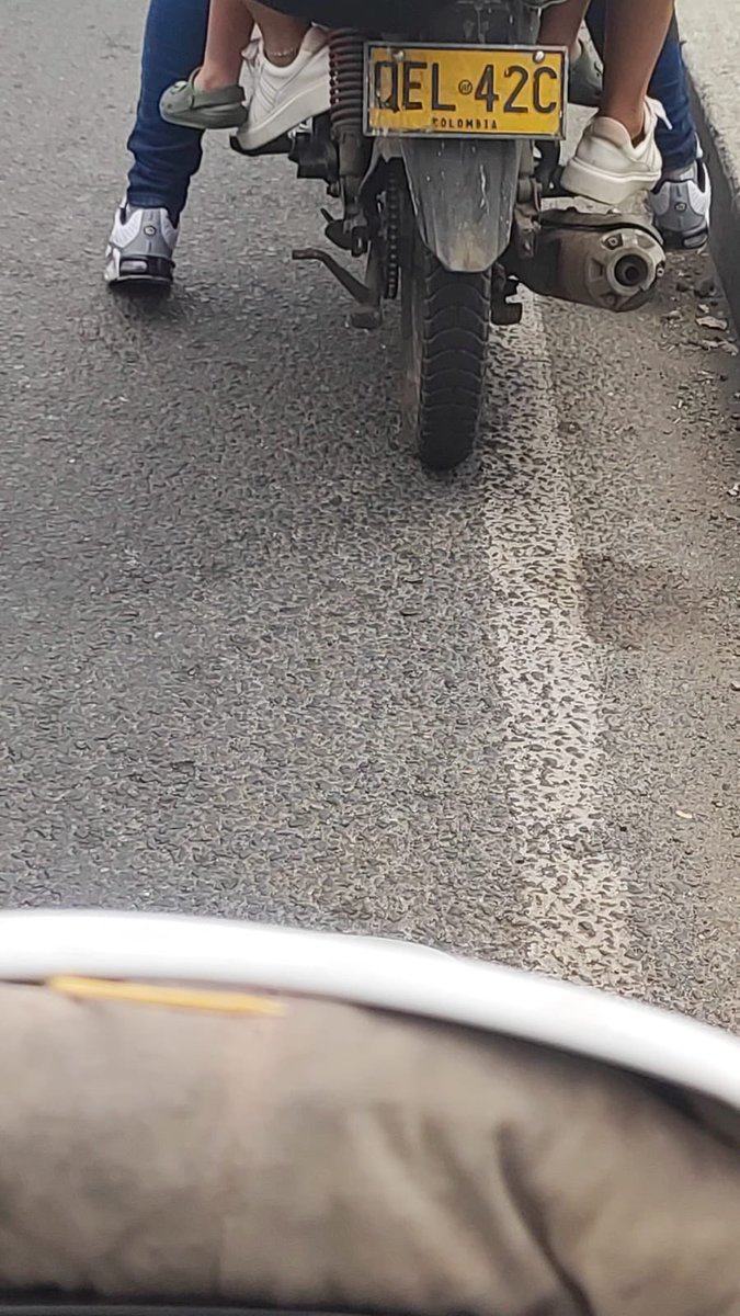 <a href="/CWMasNoticias/">CW+ Noticias</a> y después dicen que es persecución..sin revisión .con menor de edad y para completar con la placa alterada .. entonces cuál será el camino en esta ciudad..