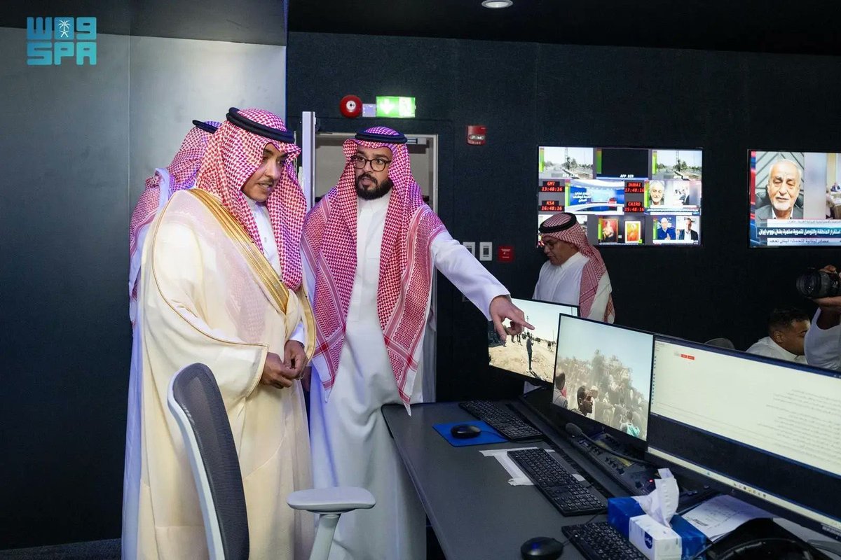 ali_s_alq's tweet image. قهوة المساء☕️
"وزير الإعلام يزور مقر شبكة "العربية" بالرياض ويطّلع على جاهزيتها التشغيلية بعد انتقالها الكامل"

1️⃣
📺 زار معالي وزير الإعلام سلمان بن يوسف الدوسري اليوم، مقر شبكة #العربية الجديد في العاصمة الرياض 🇸🇦، بعد اكتمال انتقال القنوات والمنصات الرقمية والعمليات التحريرية…