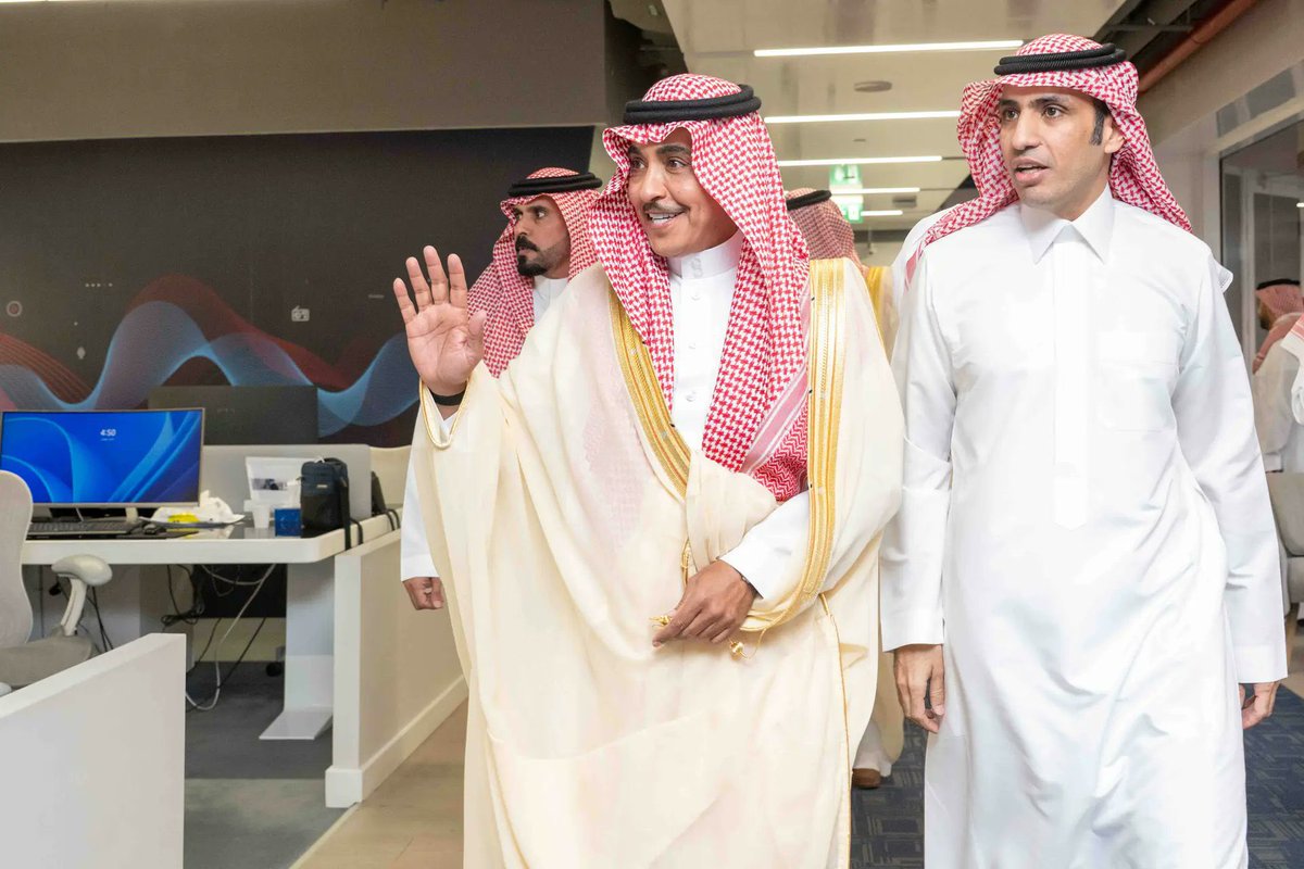 ali_s_alq's tweet image. قهوة المساء☕️
"وزير الإعلام يزور مقر شبكة "العربية" بالرياض ويطّلع على جاهزيتها التشغيلية بعد انتقالها الكامل"

1️⃣
📺 زار معالي وزير الإعلام سلمان بن يوسف الدوسري اليوم، مقر شبكة #العربية الجديد في العاصمة الرياض 🇸🇦، بعد اكتمال انتقال القنوات والمنصات الرقمية والعمليات التحريرية…