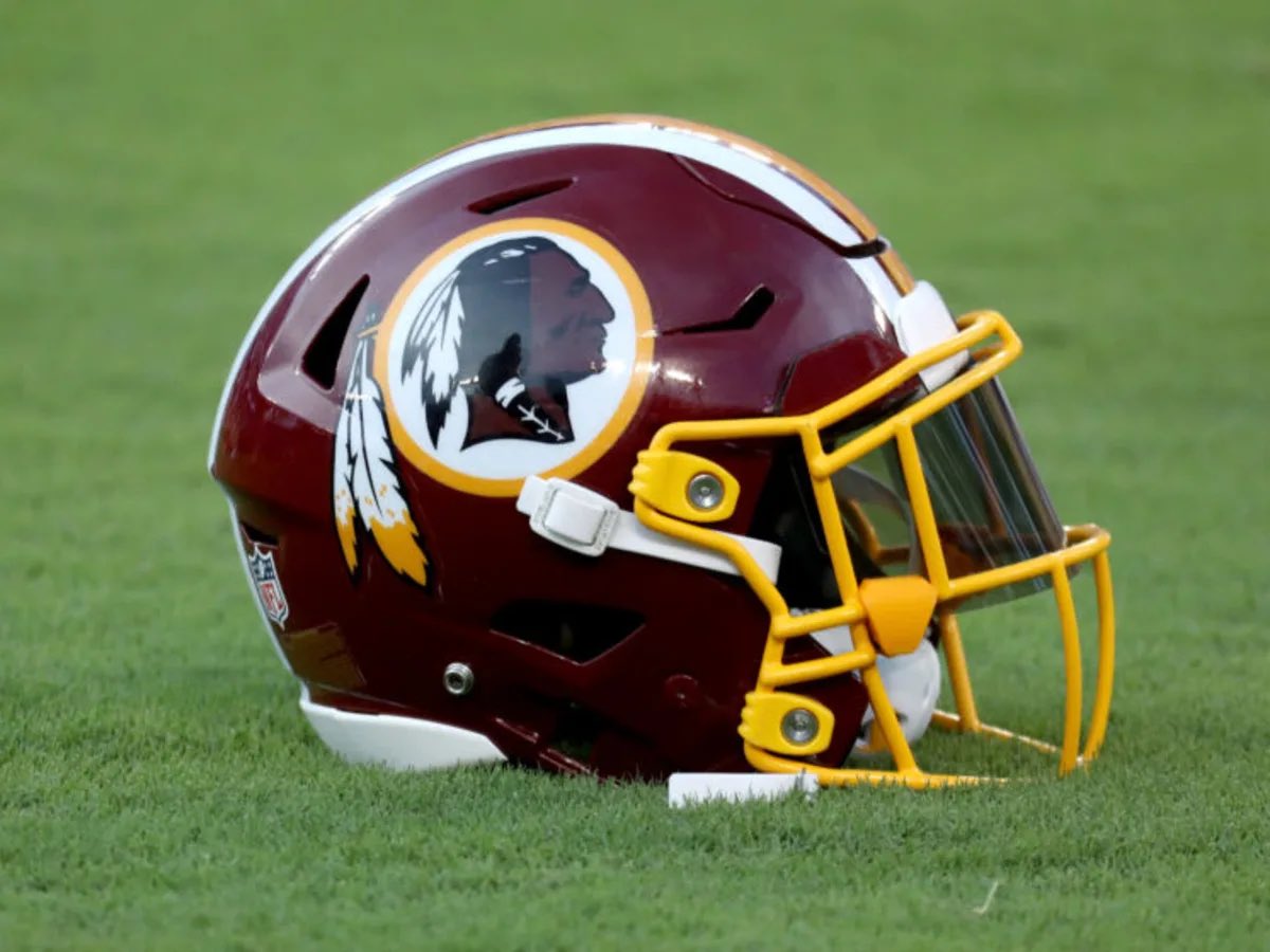 nicksortor's tweet image. 🚨 JUST IN: President Trump says he may BLOCK the Washington Commanders NFL team from moving their stadium to DC unless they change their name back to Redskins
“MAKE INDIANS GREAT AGAIN (MIGA)!” Trump posted
😂🤣
