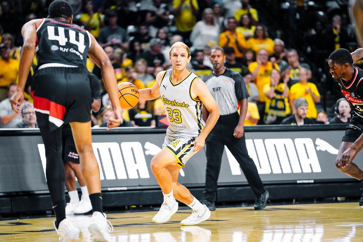 GoShockersMBB's tweet image. More July hoops in the Roundhouse tonight 🔥
@AfterShocksTBT vs. @TMchallengeALS
🕗 8 PM
📺 @FS1
