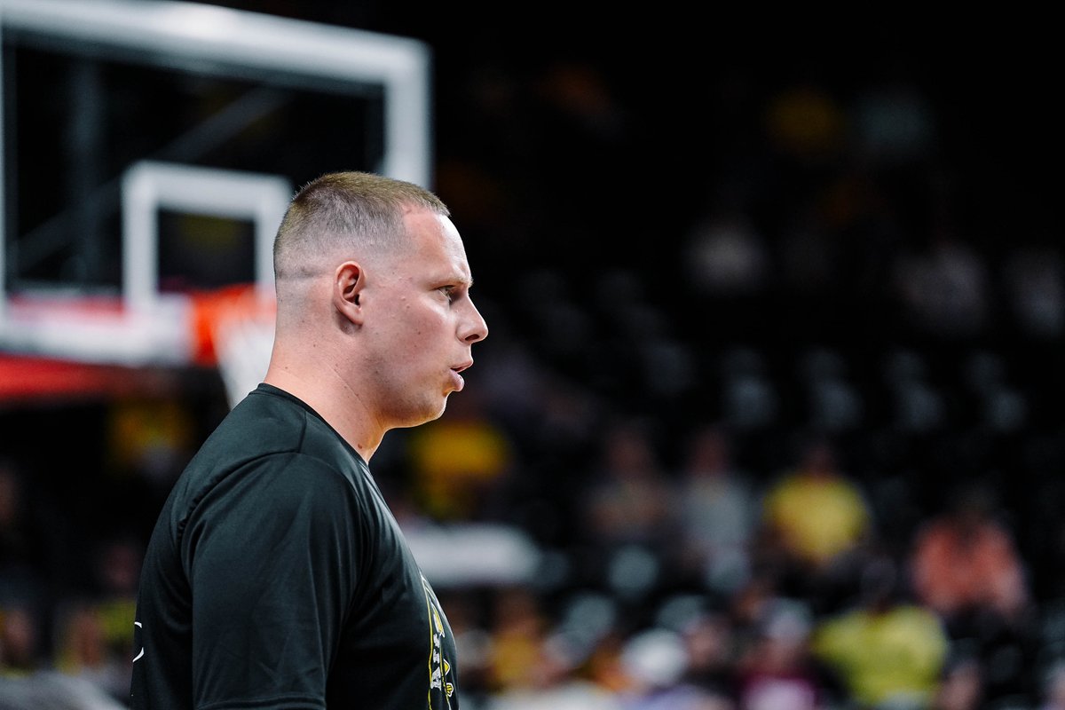 GoShockersMBB's tweet image. More July hoops in the Roundhouse tonight 🔥
@AfterShocksTBT vs. @TMchallengeALS
🕗 8 PM
📺 @FS1