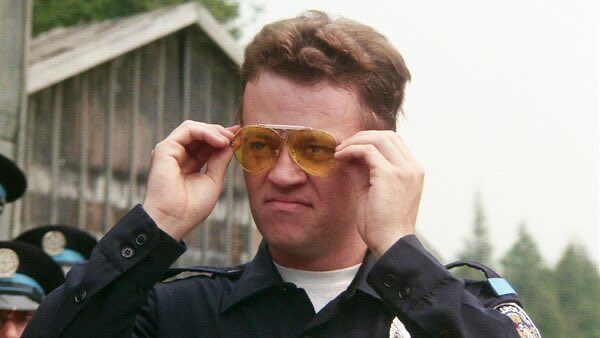 JohnnyLCKai's tweet image. This is the daily salute to a badass and today it goes out to the original gun nut who doesn’t believe in overkill.
That man is Officer Tackleberry.
Whether it’s a shark swimming too close to the beach or someone trying to steal change from a vending machine,Justice would be…