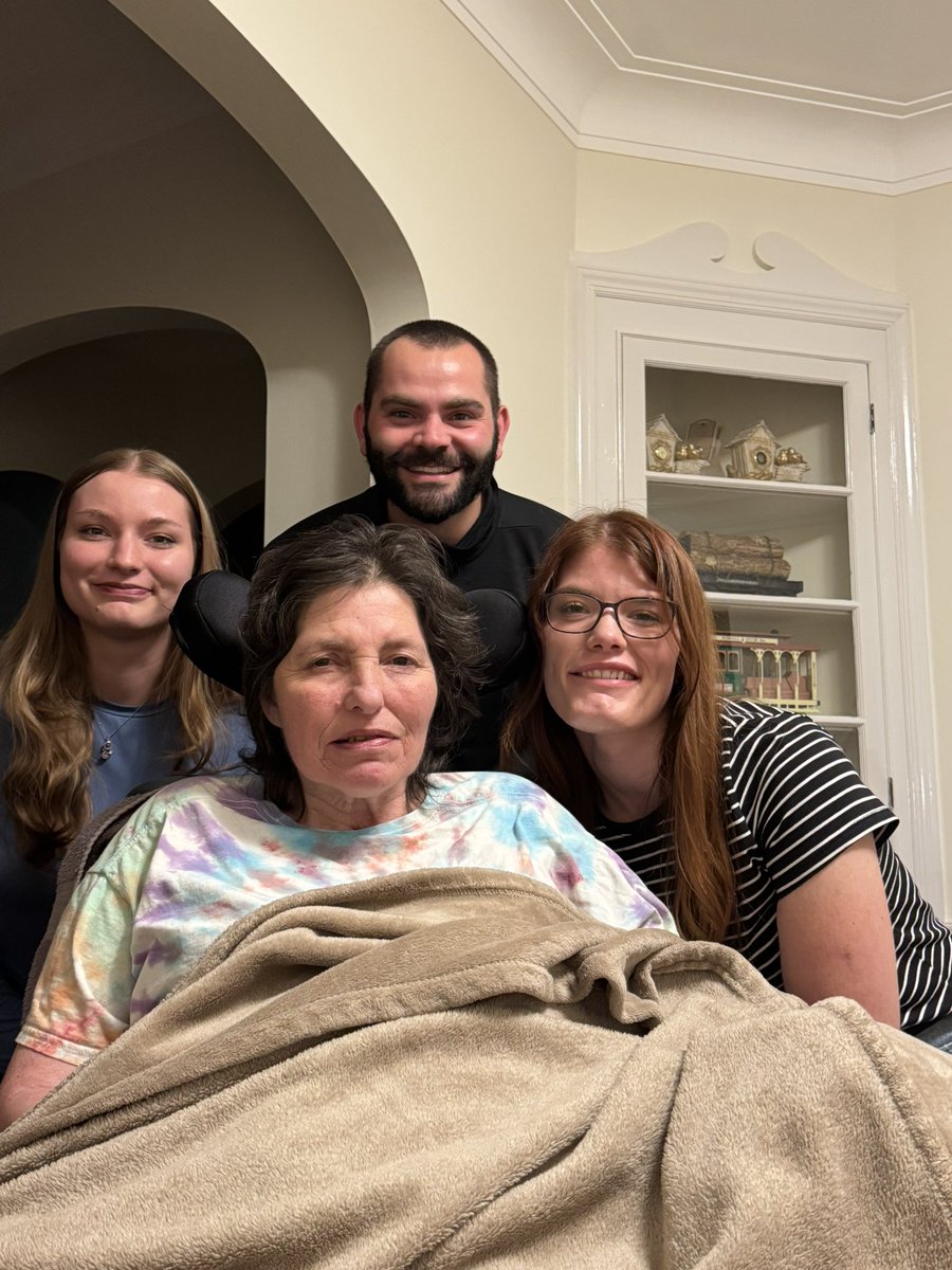 SmileySneed's tweet photo. Family time in Chicago/Schaumburg ❤️ https://t.co/4Mq0AUlMTo
