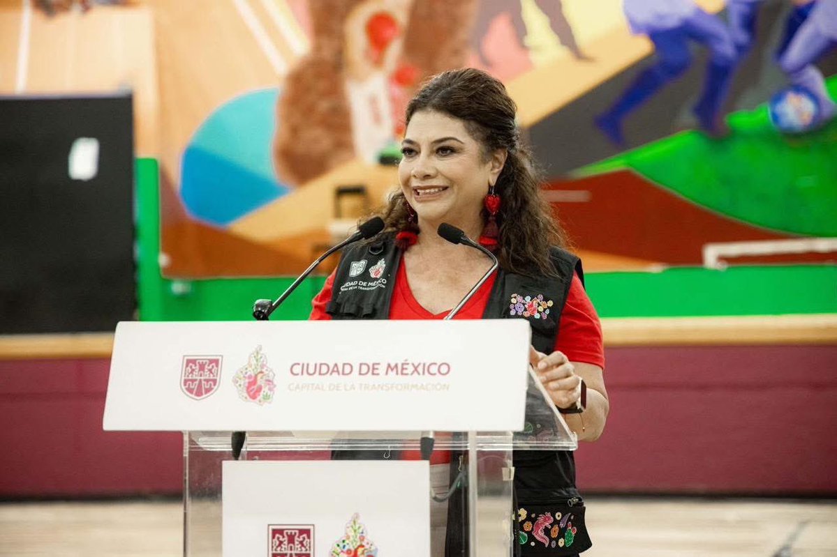 AnitaLomeli's tweet image. 🌧️ Tras la fuerte tormenta en #MagdalenaContreras, la Jefa de Gobierno @ClaraBrugadaM anunció apoyo integral para más de 80 viviendas afectadas: alimentación, medicinas, limpieza, revisión de estructuras y seguro.