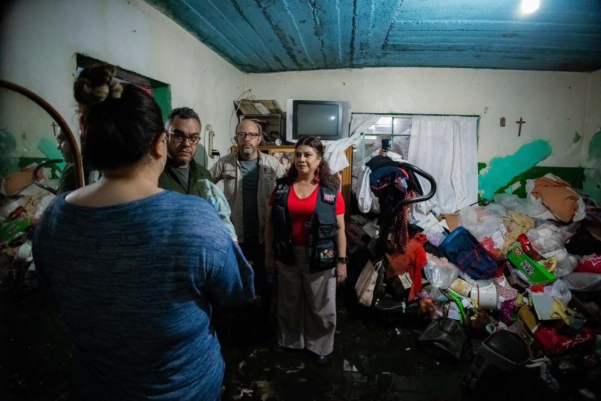 AnitaLomeli's tweet image. 🌧️ Tras la fuerte tormenta en #MagdalenaContreras, la Jefa de Gobierno @ClaraBrugadaM anunció apoyo integral para más de 80 viviendas afectadas: alimentación, medicinas, limpieza, revisión de estructuras y seguro.