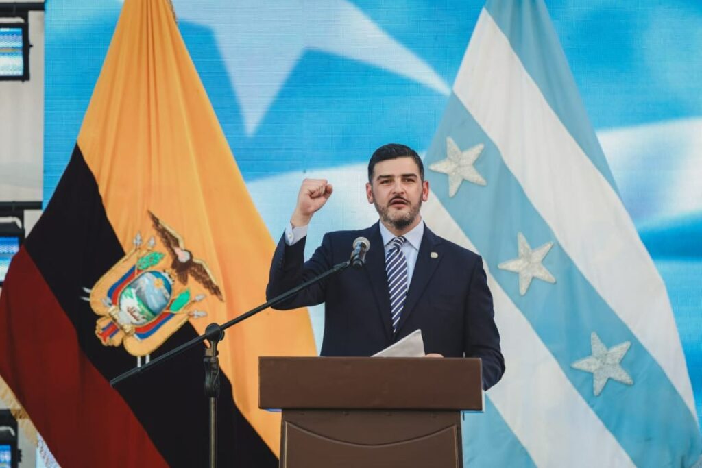 Mirka_Orellana (@mirkitaorellana) on Twitter photo El gobierno le acaba de poner la cinta de la reelección <a href="/aquilesalvarez/">Aquiles Alvarez Henriques</a>
El pueblo no es cojudo. Buscan desestabilizar, desprestigiar, bajar su popularidad por eso hasta le impiden hacer obras.
Verán que no podrán bajar su popularidad y harán todo para impedir su candidatura. El gobierno le acaba de poner la cinta de la reelección <a href="/aquilesalvarez/">Aquiles Alvarez Henriques</a>
El pueblo no es cojudo. Buscan desestabilizar, desprestigiar, bajar su popularidad por eso hasta le impiden hacer obras.
Verán que no podrán bajar su popularidad y harán todo para impedir su candidatura.