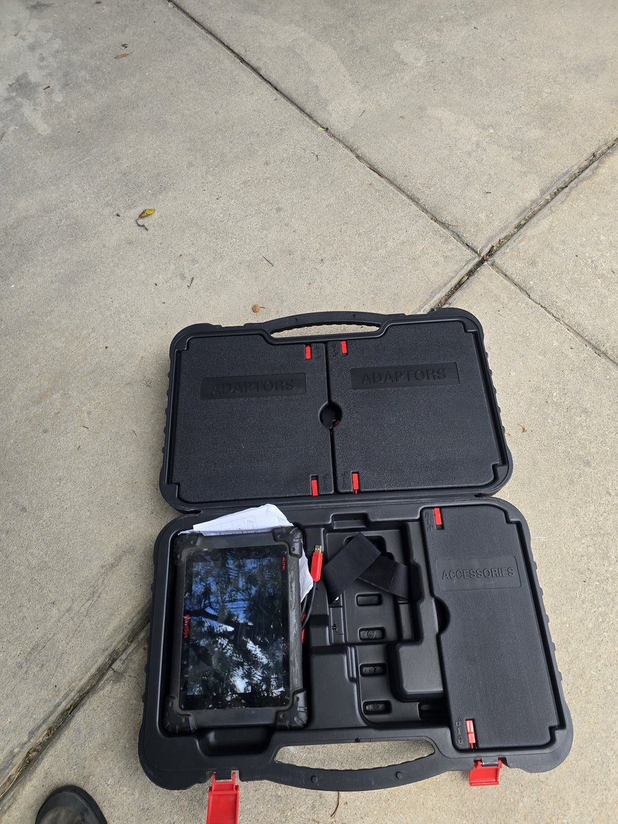 This scanner is worth 1k used lol. The storage unit cost is almost covered from just this one box 😂