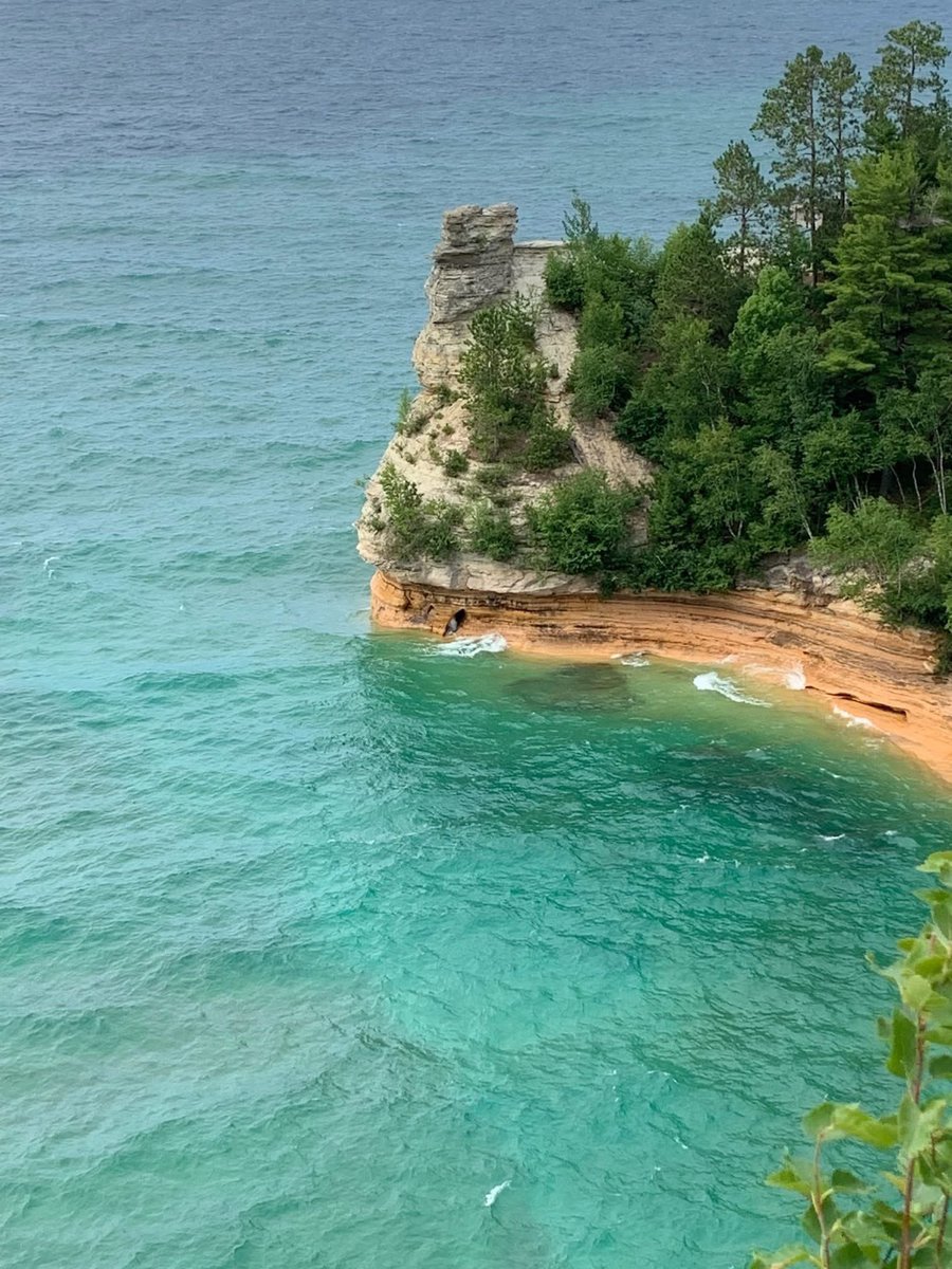 MichiganEGLE's tweet image. It’s @LakeSuperior Day — and let’s be real, this lake wouldn’t let us forget.
🌊 Largest freshwater lake on Earth by area
🌬️ Makes its own weather
💧 Holds 10% of the world’s surface fresh water
Learn more about The G.L.O.A.T.: bit.ly/lksuperior.