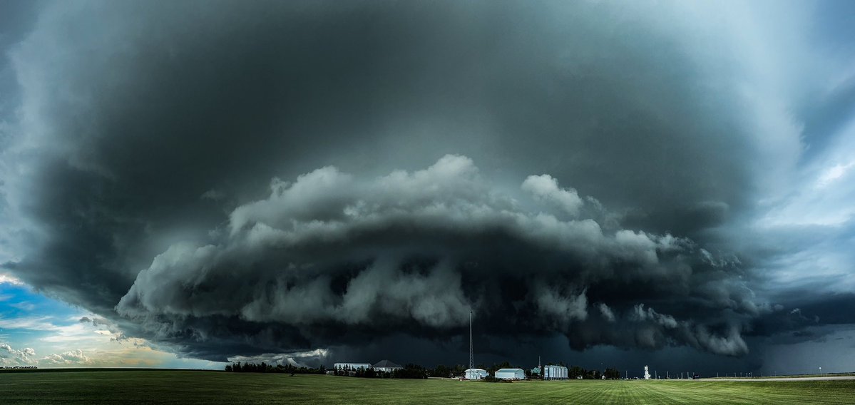 TwistaHunterz's tweet image. Apocalypse Mothership over Sedley, SK
5:30pm
#skstorm #tornadowarning
