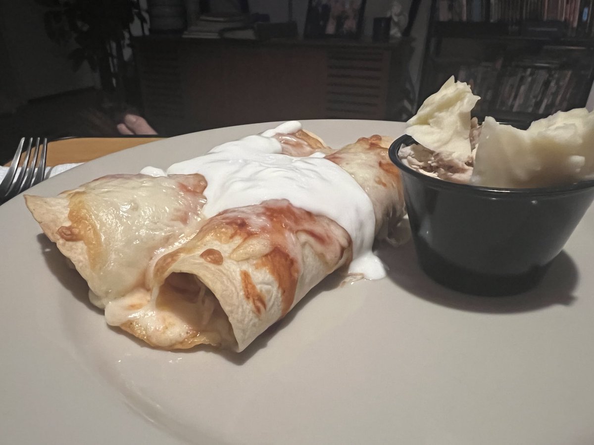bnlking's tweet image. Chicken and cheese enchiladas for #twittersupperclub and #mfermeals. Plus a little dish of chicken and cheese for the boy.
@four4thefire @BrandonDonkey2