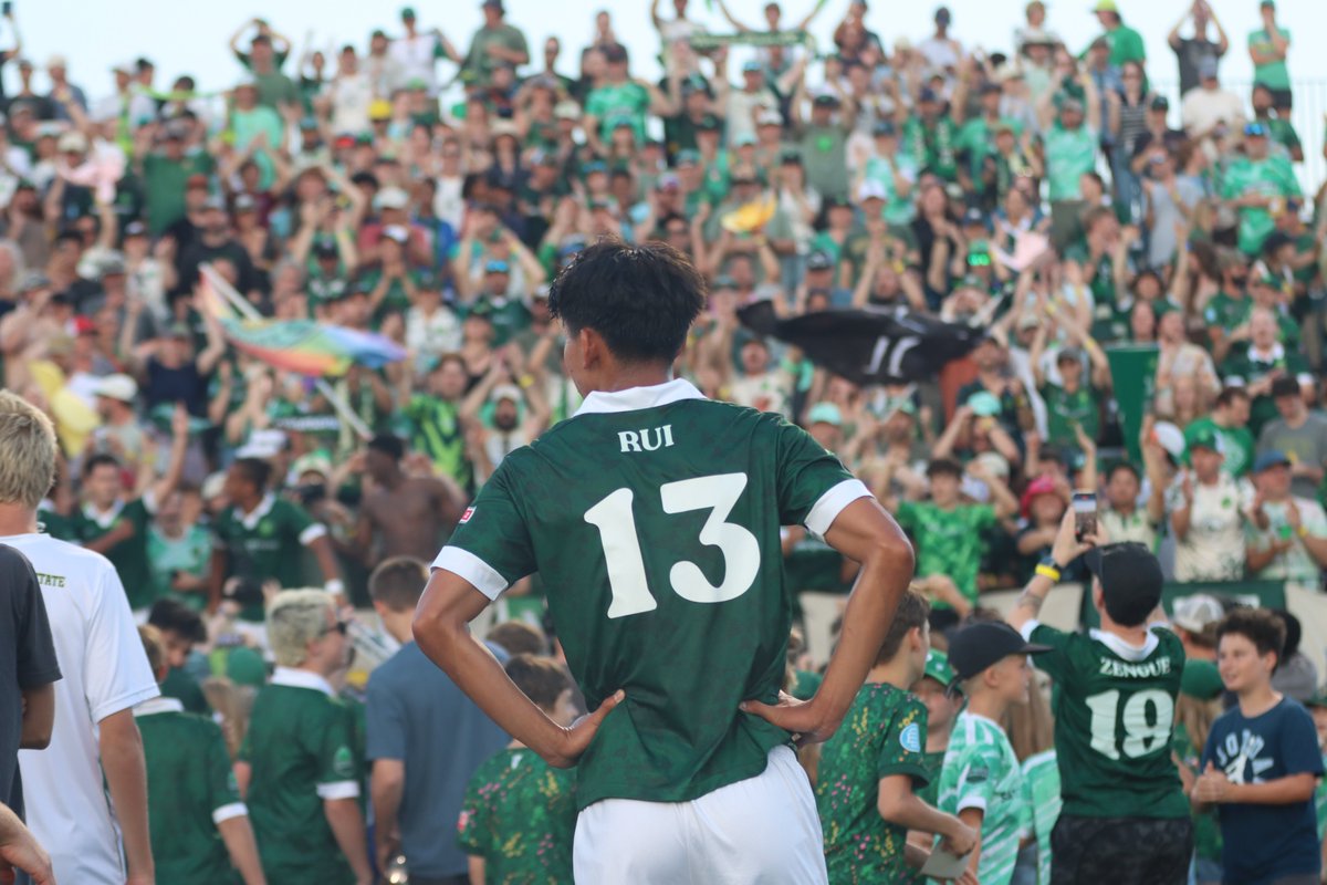 UVMmsoccer's tweet image. 𝗦𝗼𝗺𝗲𝘁𝗵𝗶𝗻𝗴 𝗮𝗯𝗼𝘂𝘁 𝘁𝗵𝗼𝘀𝗲 𝗩𝗶𝗿𝘁𝘂𝗲 𝗡𝗶𝗴𝗵𝘁𝘀!

Congrats to @VermontGreenFC on their Eastern Conference Final berth!