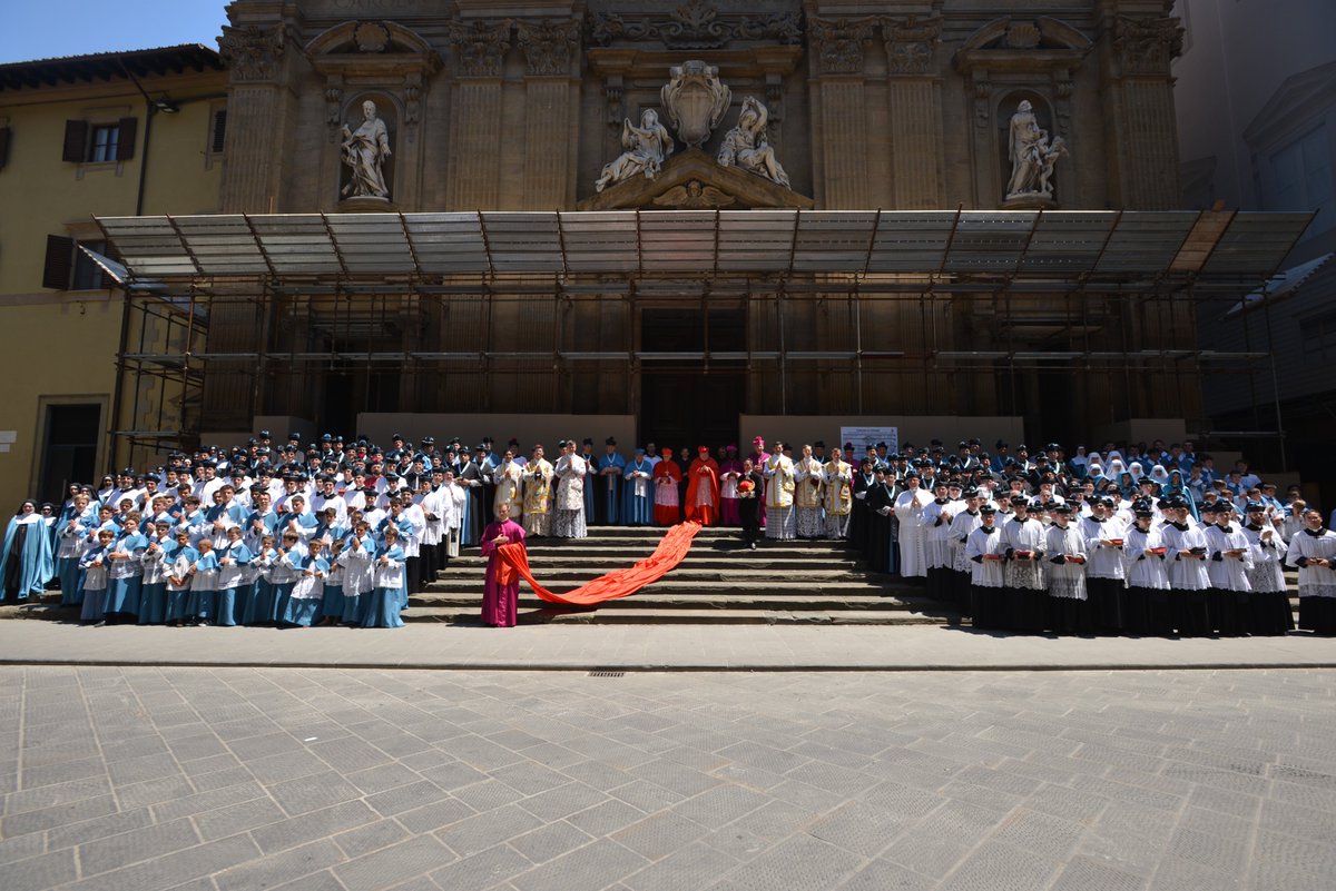 ICKSP's tweet image. Ordination Week by the Numbers...
- 16 seminarians received the Cassock
- 68 seminarians and oblates received Tonsure and Minor Orders
- 10 seminarians ordained Sub-Deacons
- 5 ordained Deacons
- 6 ordained Priests for eternity!
Deo gratias!
#OrdinationWeek #ICKSP #Catholic