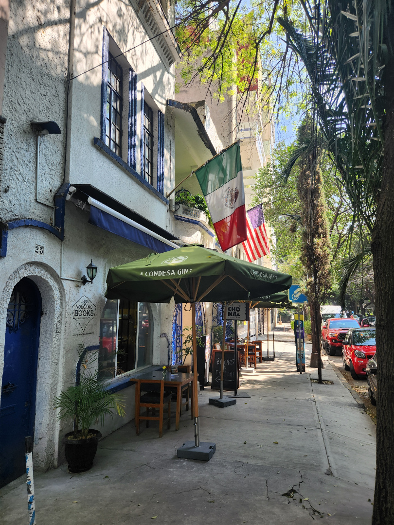 DrErnestoCast's tweet photo. Expats in Mexico City, despite recent protests, All Immigration is Good for Cities read this blog to see why: https://t.co/NXvIj0kSJt https://t.co/pvOCovd7dC