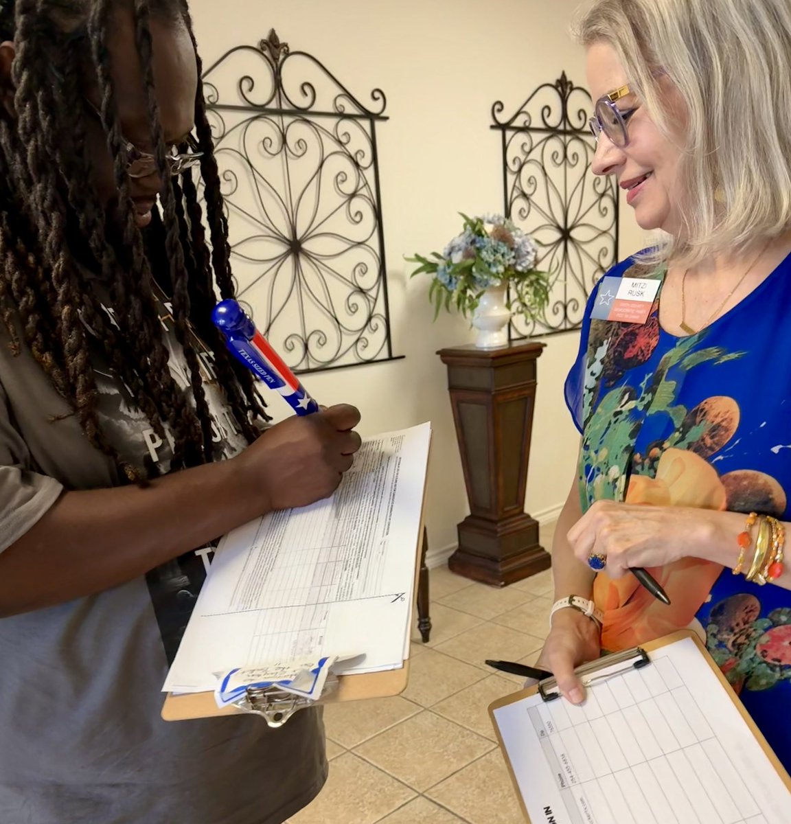 ClaytonTuckerTX's tweet image. Wonderful time in East Texas! Make sure if you see us, you use our BIG AS TEXAS CTTX CAMPAIGN PEN to sign Clayton’s petition to be on the Democratic Ballot in March!
Want to join the petition team? Signup to join us via the website!
Onward!
#TeamTexas #ClaytonForAg…