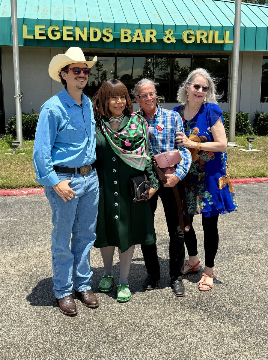 ClaytonTuckerTX's tweet image. Wonderful time in East Texas! Make sure if you see us, you use our BIG AS TEXAS CTTX CAMPAIGN PEN to sign Clayton’s petition to be on the Democratic Ballot in March!
Want to join the petition team? Signup to join us via the website!
Onward!
#TeamTexas #ClaytonForAg…