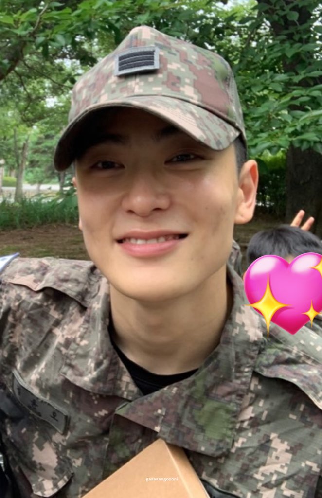 __yara__ll's tweet photo. 재현이 미모 미쳤드아…😍 https://t.co/361RnRv9QM
