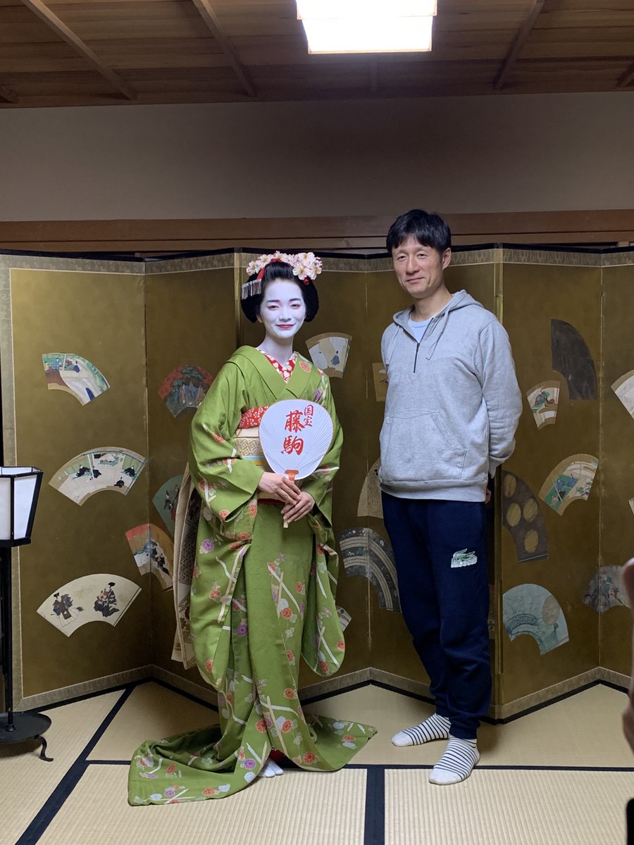 kokuhou_movie's tweet image. 𖡼⊹𑁍 クランクアップ 𑁍⊹𖡼
🪭藤駒 役┋見上愛さん
練習して撮影に挑んだ
芸妓としての所作も必見.*・゚
映画『国宝』
大ヒット上映中🎬⸝⋆⸝