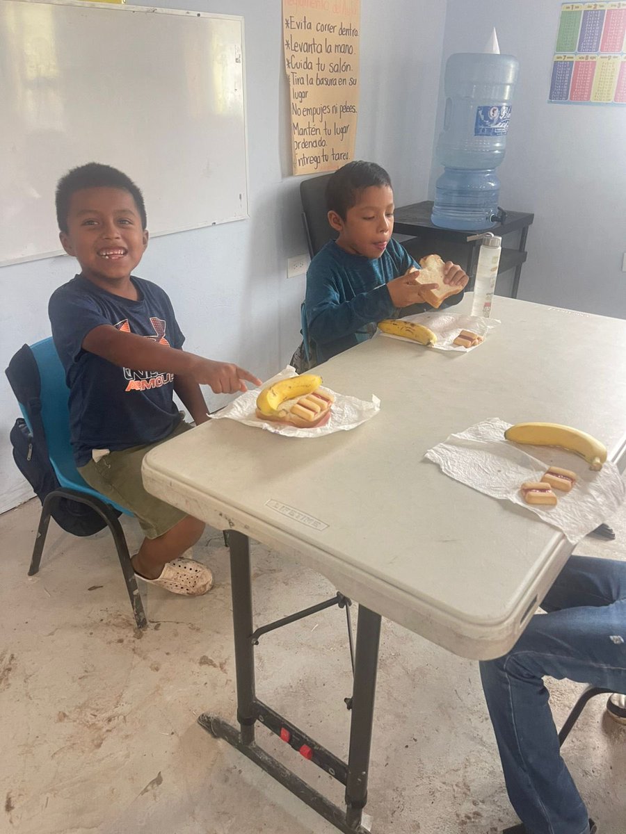 TheImmCoalition's tweet image. Great time providing food to migrant and asylum-seeking kids at the Southern Border in need. So many kids in need of essentials in order to survive!
This is what it means to be truly pro-life! 🙌