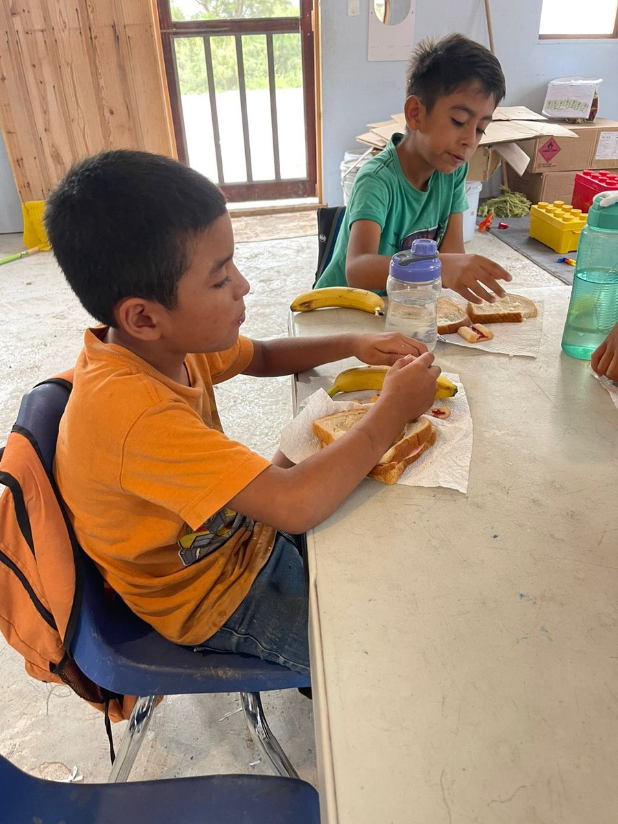 TheImmCoalition's tweet image. Great time providing food to migrant and asylum-seeking kids at the Southern Border in need. So many kids in need of essentials in order to survive!
This is what it means to be truly pro-life! 🙌